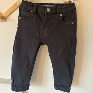 ✨ ZARA Baby “The Slim Denim” Jeans — Size 9–12 Months 🖤